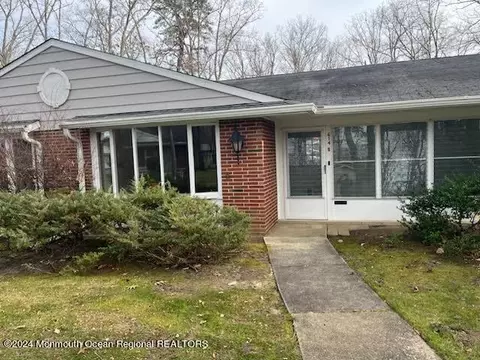 614 Lake Point Dr # B, Lakewood, NJ 08701