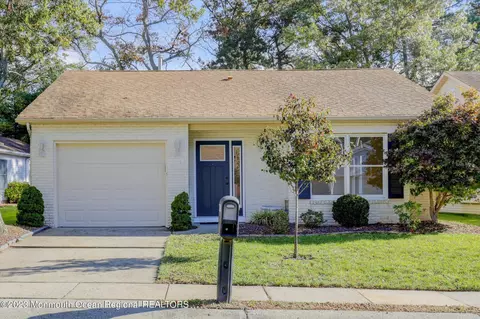 1554 Alpen Ln, Toms River, NJ 08755