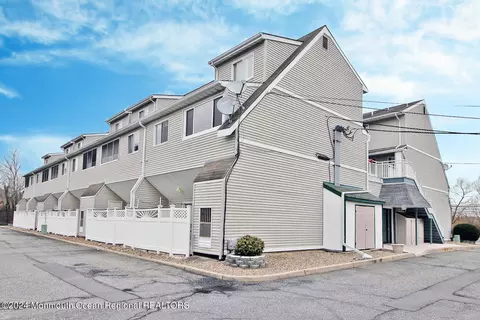 145 Central Ave #8B, Island Heights, NJ 08732