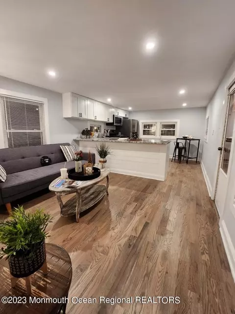 10 Robin Rd, Hazlet, NJ 07730