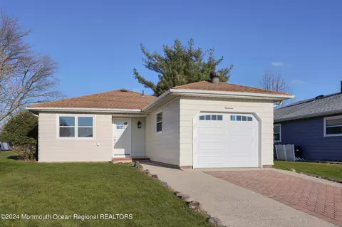 19 Vera Cruz Ct, Toms River, NJ 08757