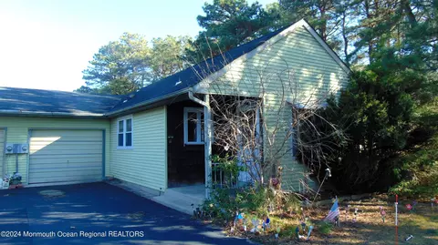 4 Ardmore St # C, Whiting, NJ 08759