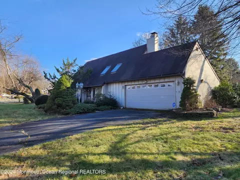 21 Hillside Rd, Manalapan, NJ 07726