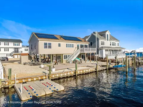 258 Dogwood Dr, Bayville, NJ 08721