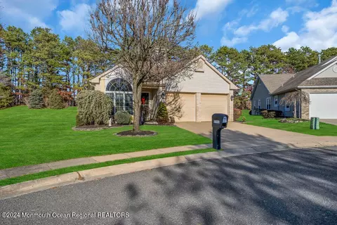 2346 N Chanticleer Ct, Toms River, NJ 08755