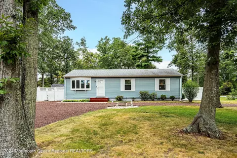 50 Central Pkwy, Bayville, NJ 08721