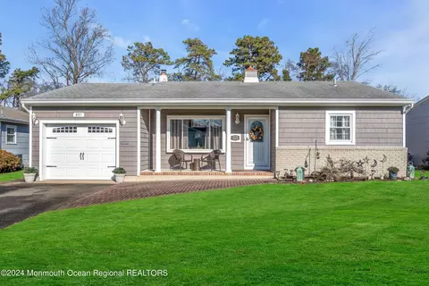 851 Edgebrook Dr N, Toms River, NJ 08757