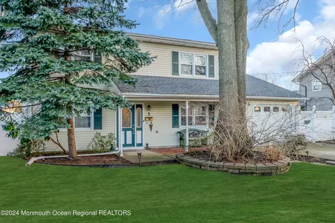5 Carolina Ave, Port Monmouth, NJ 07758