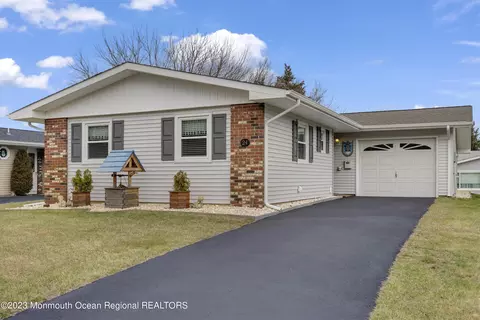 24 Patmore Rd, Brick, NJ 08724
