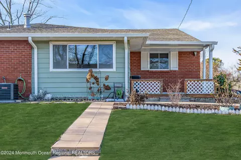 1 Falcon St # A, Manchester, NJ 08759