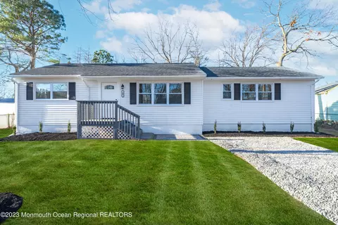 40 Bay Laurel Dr, Brick, NJ 08723