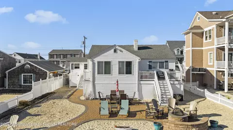 16 Farragut Dr, Brick, NJ 08723