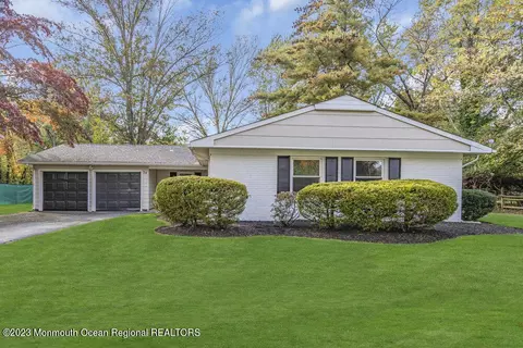 28 Amherst Rd, Marlboro, NJ 07746