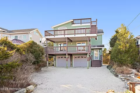 14 W 3rd St, Barnegat Light, NJ 08006
