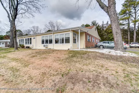 6 A Cypress St, Toms River, NJ 08757