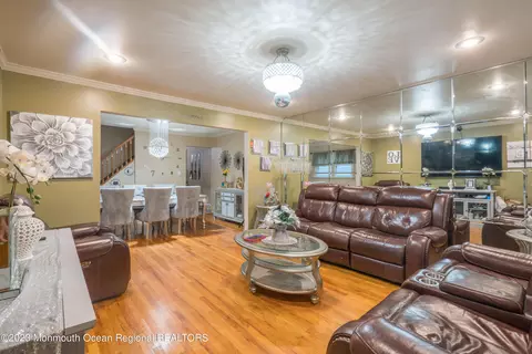25 E 50th St, Bayonne, NJ 07002