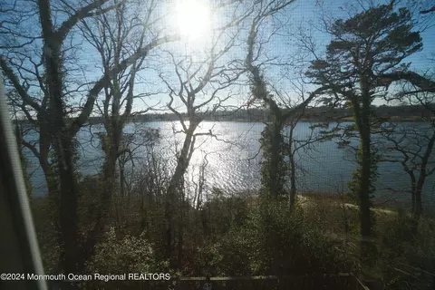 27 Pinewood Dr, Neptune City, NJ 07753