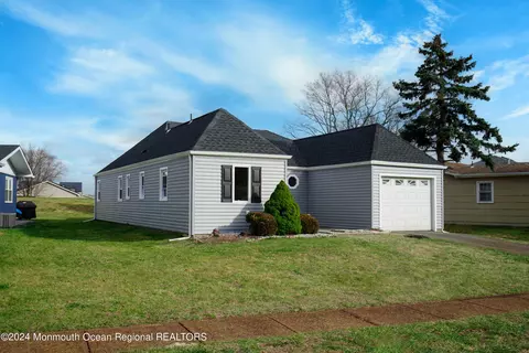 63 Central Blvd, Brick, NJ 08724