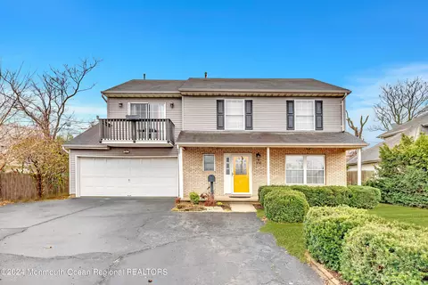 450 Beachway Ave, Keansburg, NJ 07734