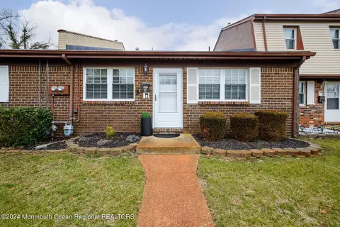 92 Greenwood Loop Rd, Brick, NJ 08724
