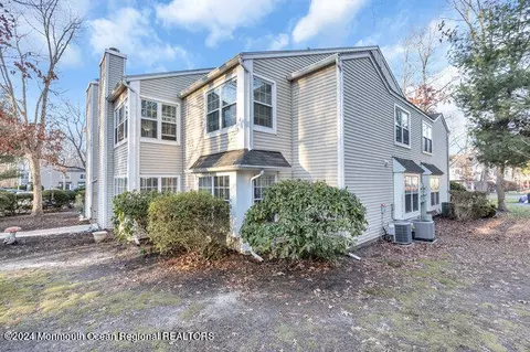 28 Pheasant Meadow Dr #106, Galloway, NJ 08205