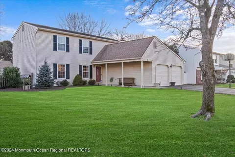 15 Fern Hollow Rd, Howell, NJ 07731