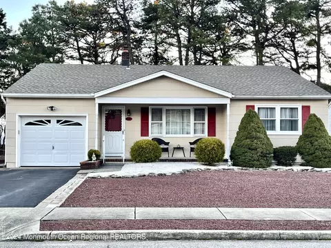 38 Auburn Rd, Toms River, NJ 08757