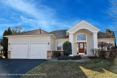 27 Neville Ct, Manchester, NJ 08759