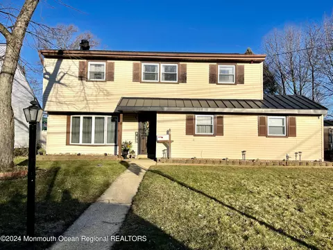 6 Coach Dr, Hazlet, NJ 07730