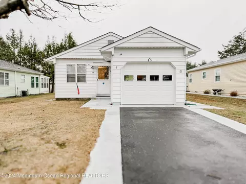 18 Virgin Islands Dr, Toms River, NJ 08757