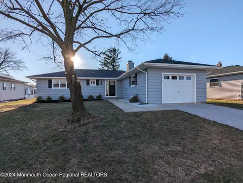 276 Bonaire Dr, Toms River, NJ 08757