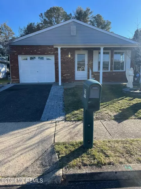 99 Rodhos St, Toms River, NJ 08757