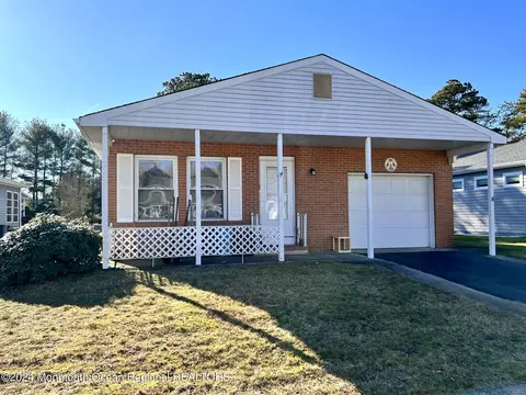 57 Paradise Blvd, Toms River, NJ 08757