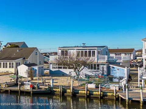 119 Montclair Rd N, Barnegat, NJ 08005