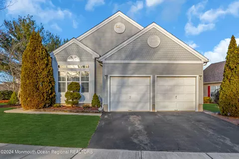 1 Courtney Ln, Manchester, NJ 08759