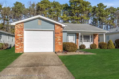 77 Yorkwood Dr, Brick, NJ 08723