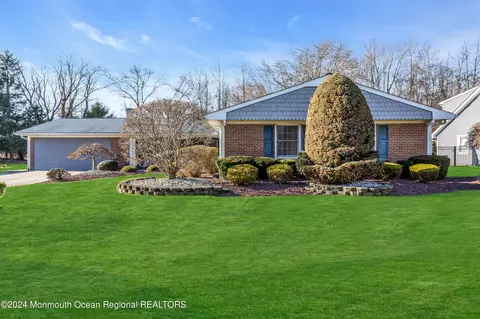 25 Cymbeline Dr, Old Bridge, NJ 08857