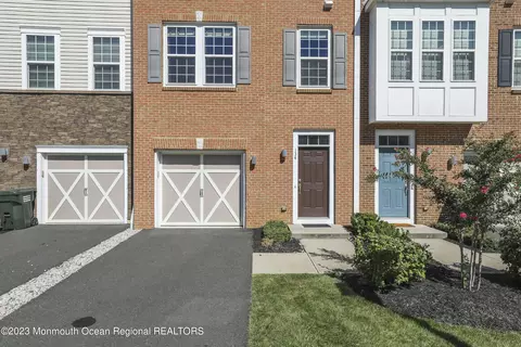 134 Waypoint Dr, Eatontown, NJ 07724