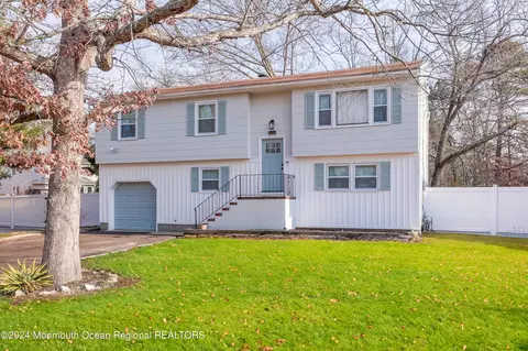217 Oak St, Bayville, NJ 08721