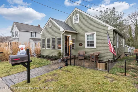 365 Lake Ave, Oakhurst, NJ 07755