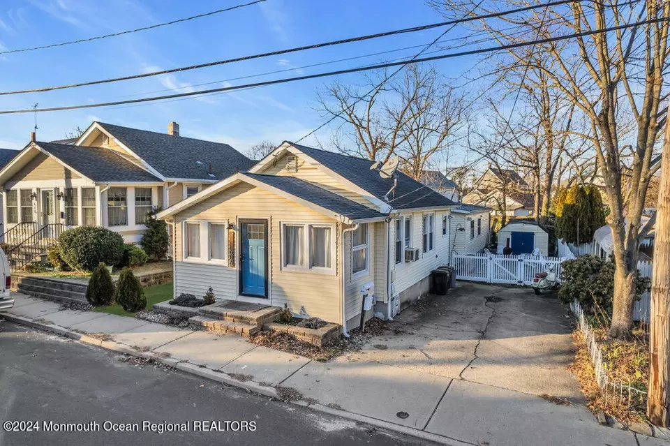 606 17th Ave, Lake Como, NJ 07719 37 Photos Movoto