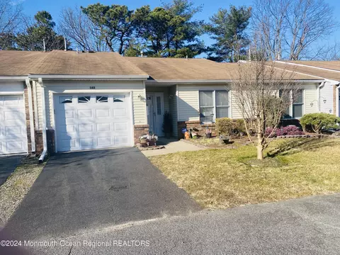163 Gayle Ct, Lakewood, NJ 08701