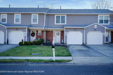 19 Birch Ln, Eatontown, NJ 07724