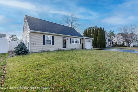 280 Lenox St, Brick, NJ 08724