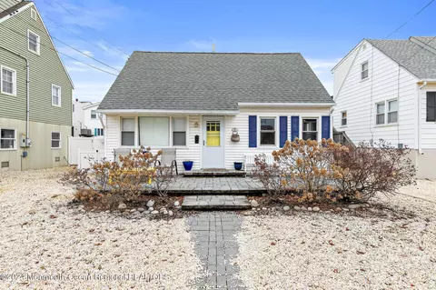 21 W Sailboat Ln, Long Beach Township, NJ 08008