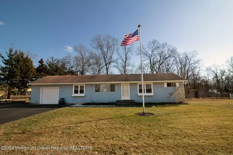11 Park Ave, Bayville, NJ 08721