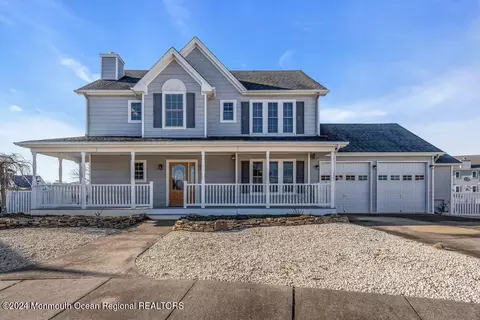 96 Storm Jib Ct, Bayville, NJ 08721