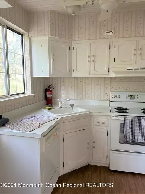 71 Sunset Rd # D, Whiting, NJ 08759 photo 4