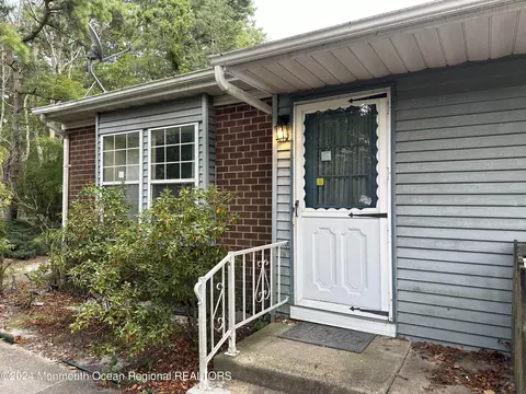71 Sunset Rd # D, Whiting, NJ 08759