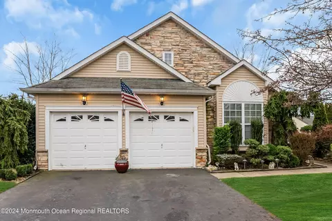 609 Quail Ct, Lakewood, NJ 08701